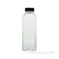 Transparante plastic drankfles met plastic drankje met dop